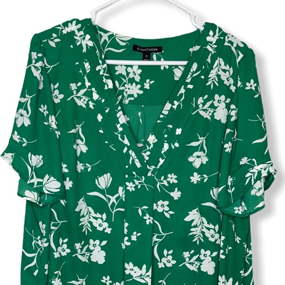 41 Hawthorn Stitch Fix Green Floral top plus size